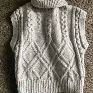 Guess Light Gray Cable Knit Sleeveless Turtleneck Sweater Vest